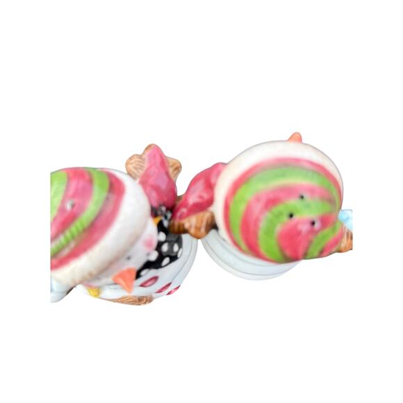 ☃️ Let It Snow Snowman Salt & Pepper Shakers Ceramic Holiday Winter Cottage - Picture 3 of 5